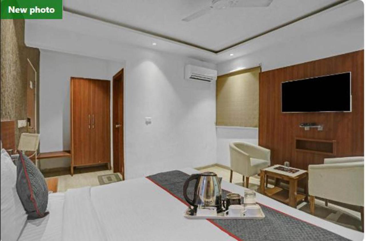 Wowstops-Clark Near Delhi Airport Hotel New Delhi Bagian luar foto