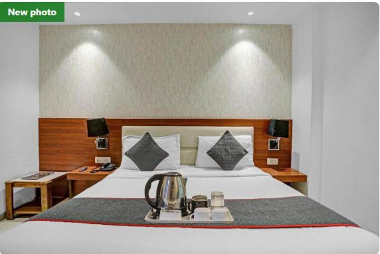 Wowstops-Clark Near Delhi Airport Hotel New Delhi Bagian luar foto