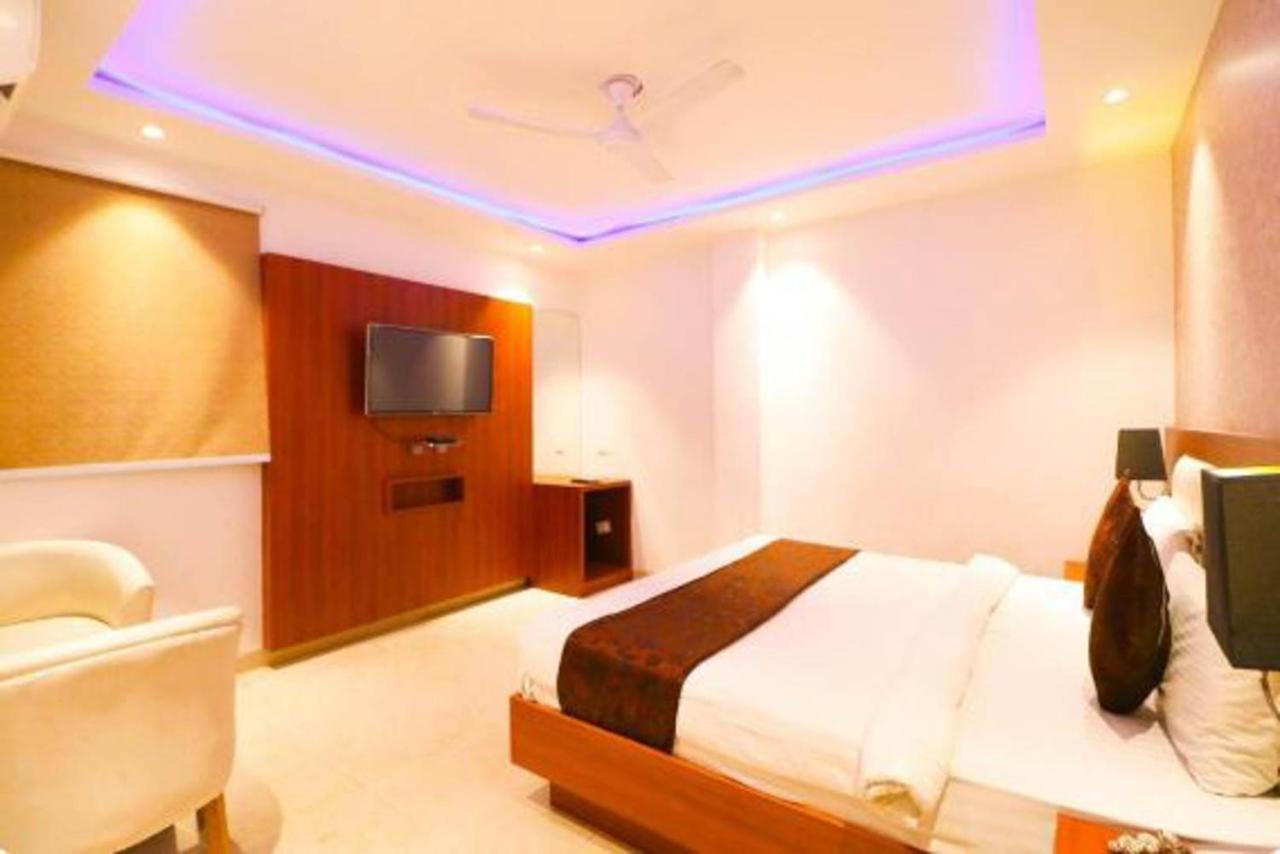 Wowstops-Clark Near Delhi Airport Hotel New Delhi Bagian luar foto