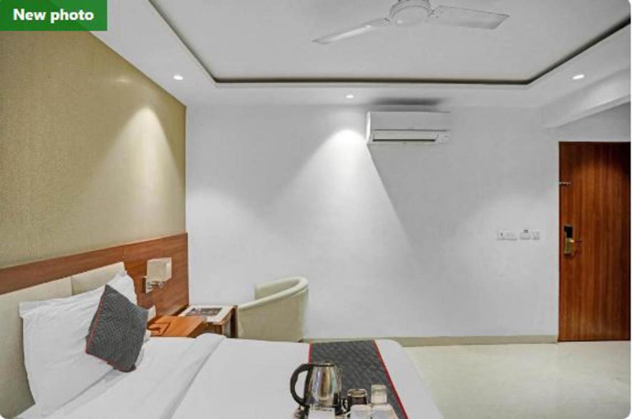 Wowstops-Clark Near Delhi Airport Hotel New Delhi Bagian luar foto