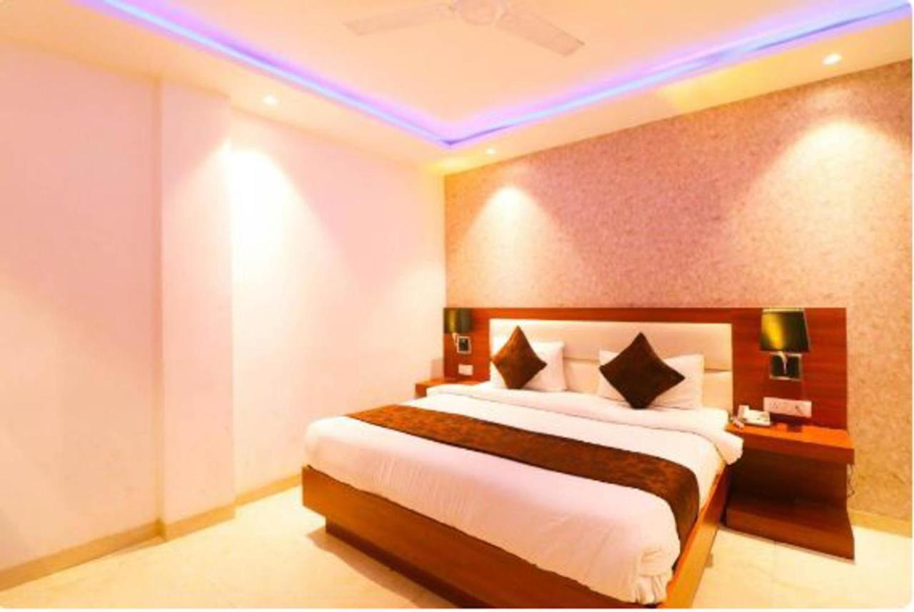 Wowstops-Clark Near Delhi Airport Hotel New Delhi Bagian luar foto