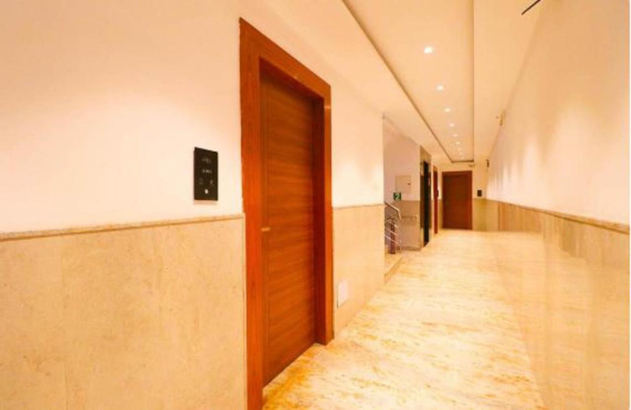 Wowstops-Clark Near Delhi Airport Hotel New Delhi Bagian luar foto