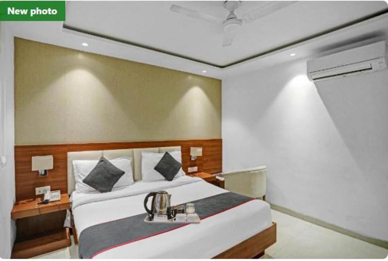 Wowstops-Clark Near Delhi Airport Hotel New Delhi Bagian luar foto